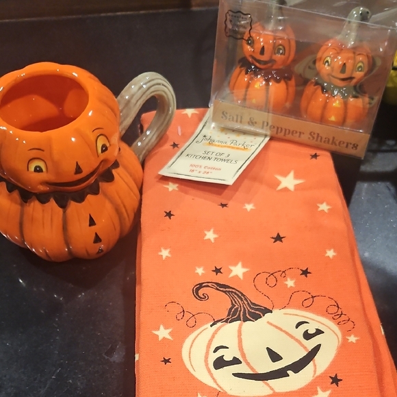 Halloween Pumpkin Mug and Towel Set - Picture 1 of 5